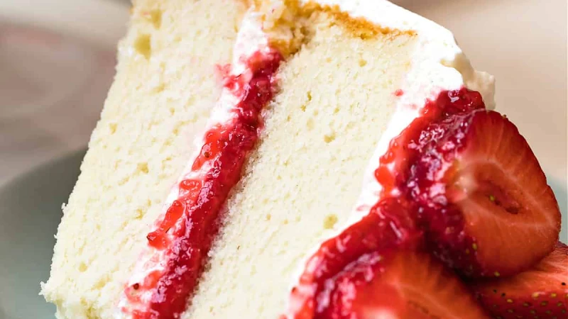 White Cake With Strawberry Filling Recipe