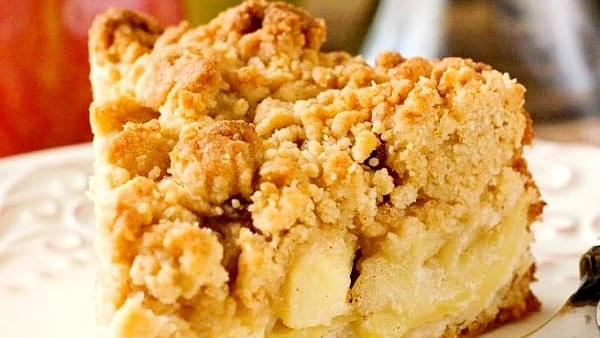 Easy Apple Crumb Cake Recipe